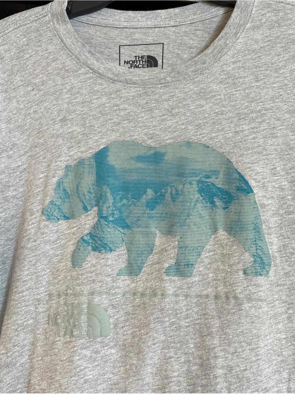 The North Face Women’s Size Large Gray Short Sleeve Shirt Bear Print - Picture 2 of 5